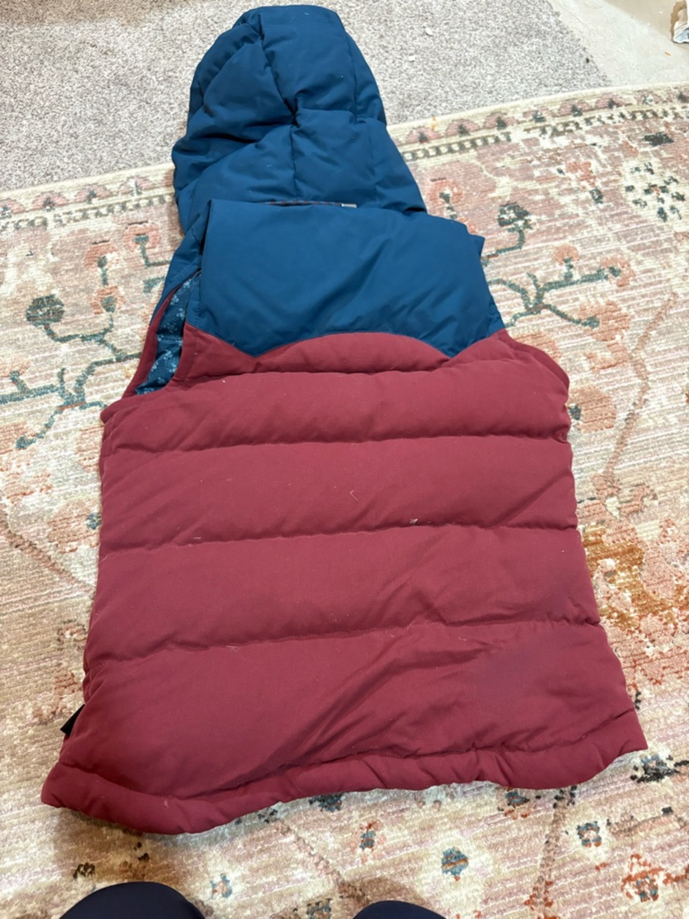 Women's Patagonia Bivy Down Burgundy Vest with Navy Floral Lining - Picture 6 of 8